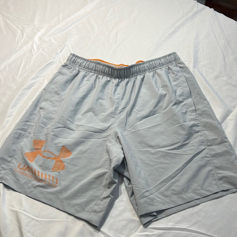 Men’s UA shorts